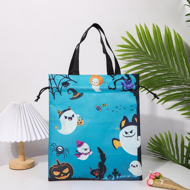 Halloween ovävda godispåsar med dragsko